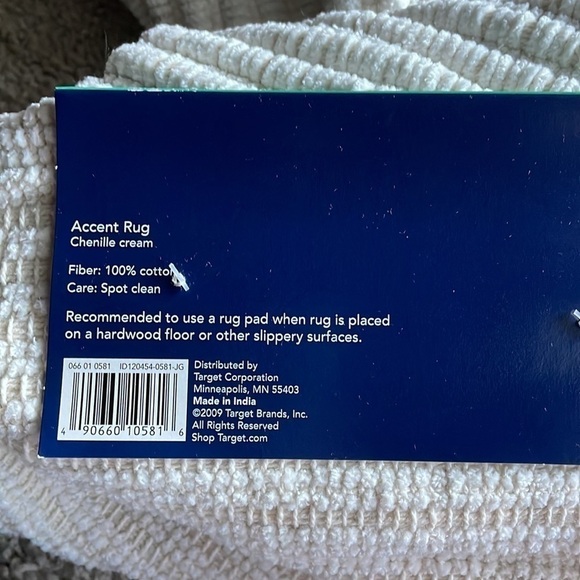 Room Essentials Style accent rug Chenille Cream 30 in x 50 in NWT - Picture 4 of 5
